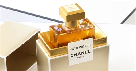 Recensione Comparativa di Gabrielle Chanel Parfum, l'Originale 